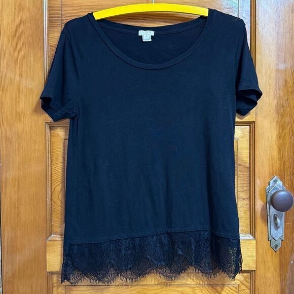 J. Crew Black Tee Shirt Lace Hem Women’s US Extra Small - Picture 1 of 4